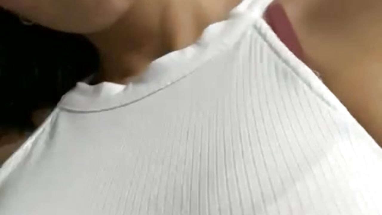 Playing using my phone - video by Olivia_jazz cam model