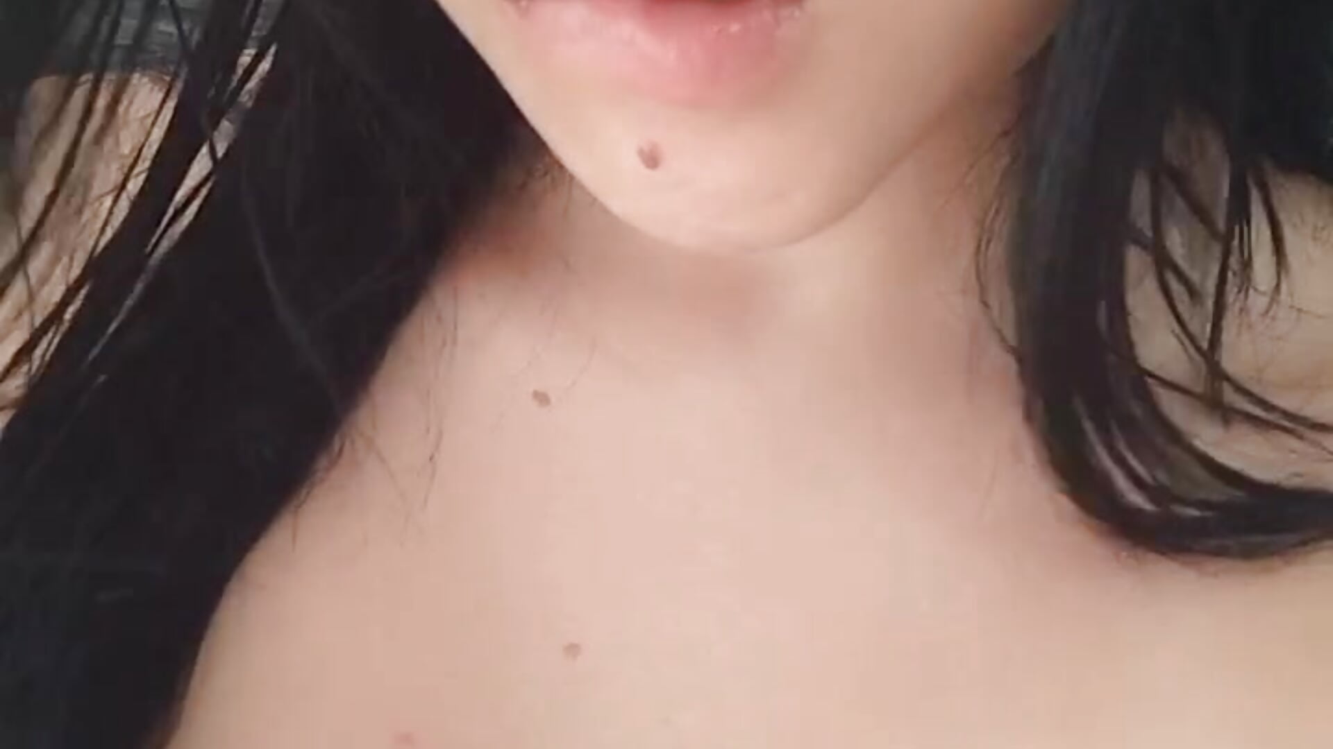 A pleasure moment after taking a shower - video by HannaBeckett cam model