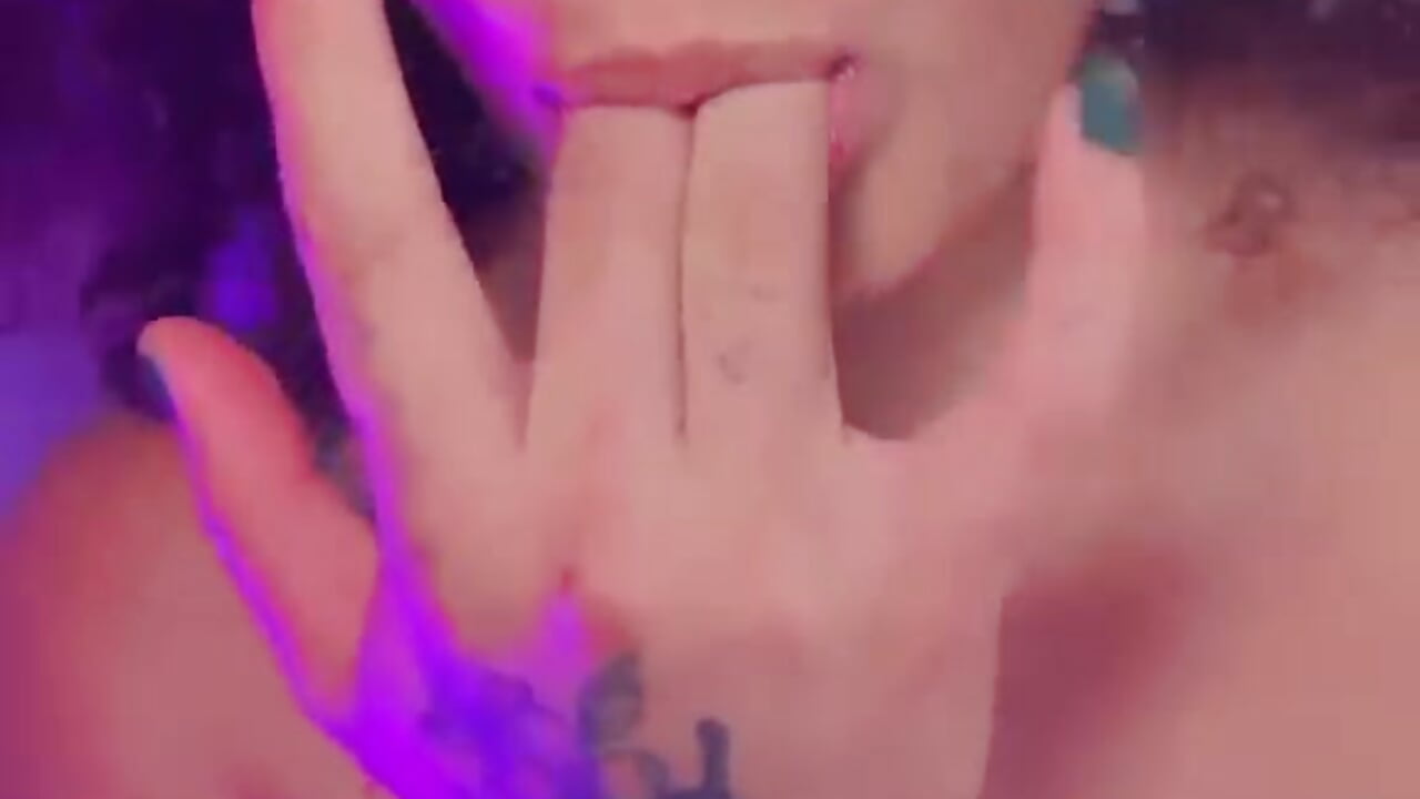 your milk on my tits 🥵 - סרטון של AlessiiaRose, דוגמן/ית מצלמה