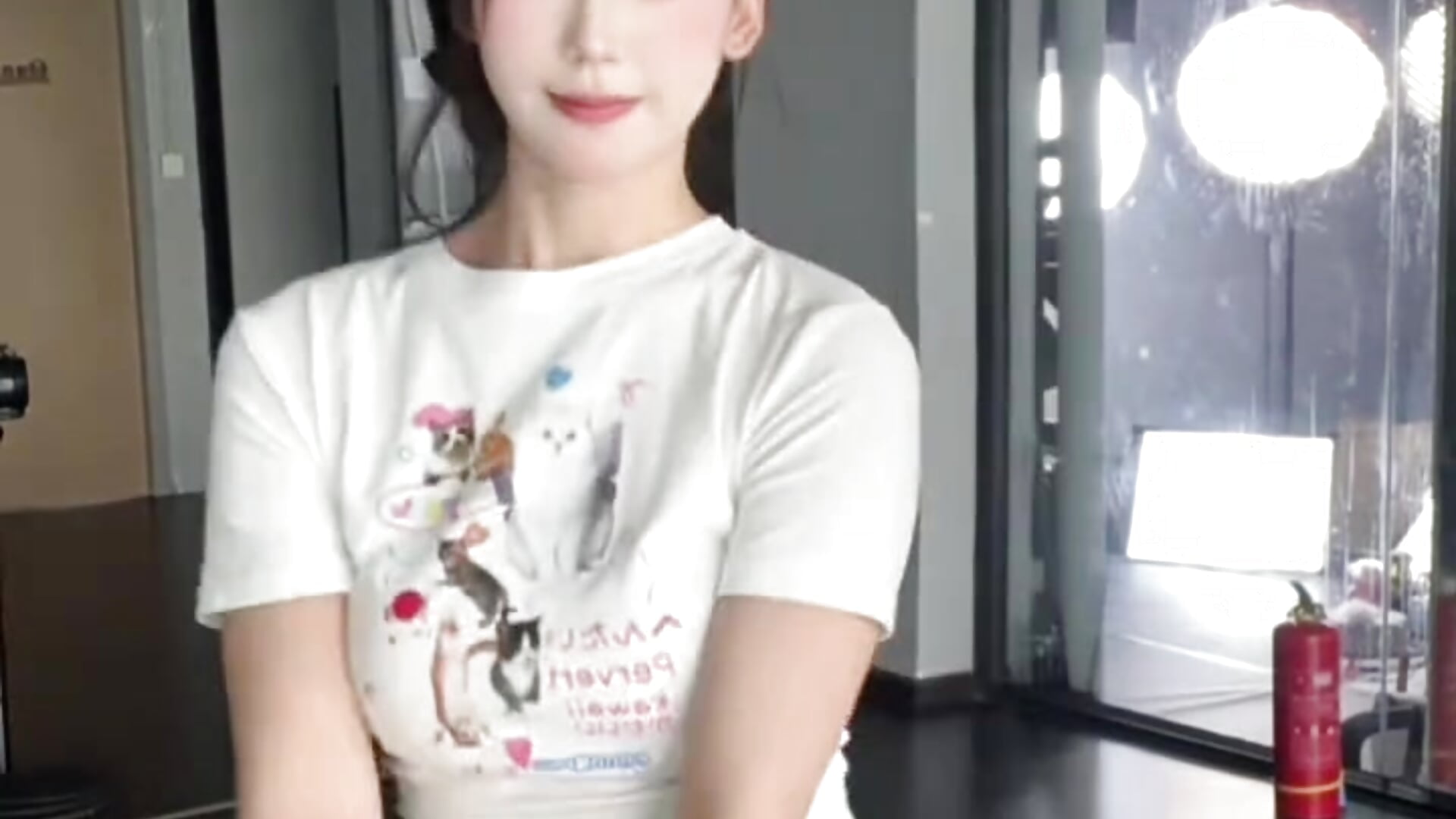 嗯嗯 - video IG-001 kameramallilta