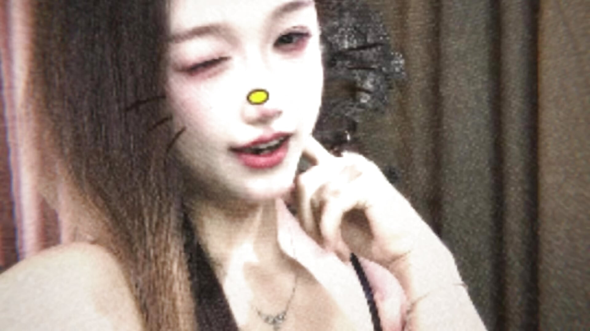 今天非常开心，因为没有什么不开心的事😁 - video di Kris-Su modella di cam