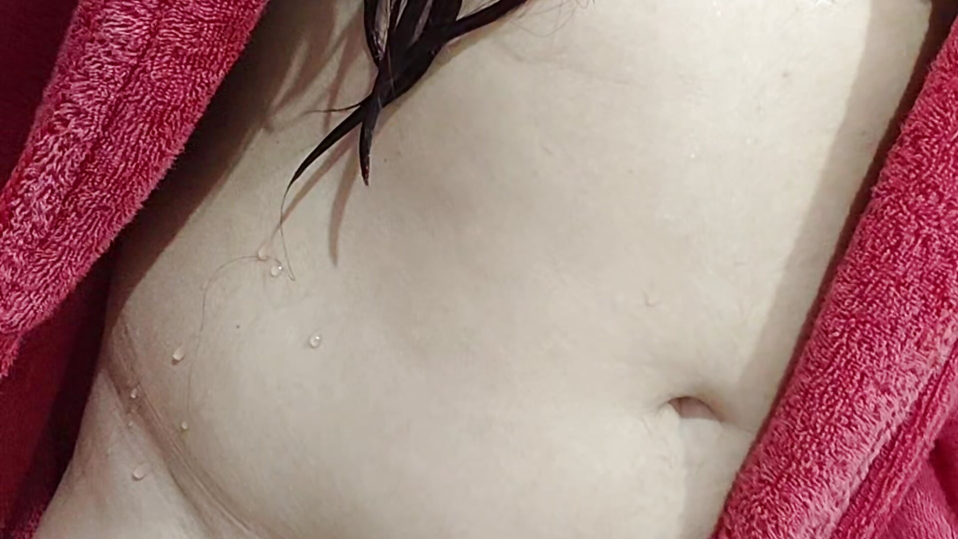 After shower – video modela na kameri Kinky_hairy_pussy