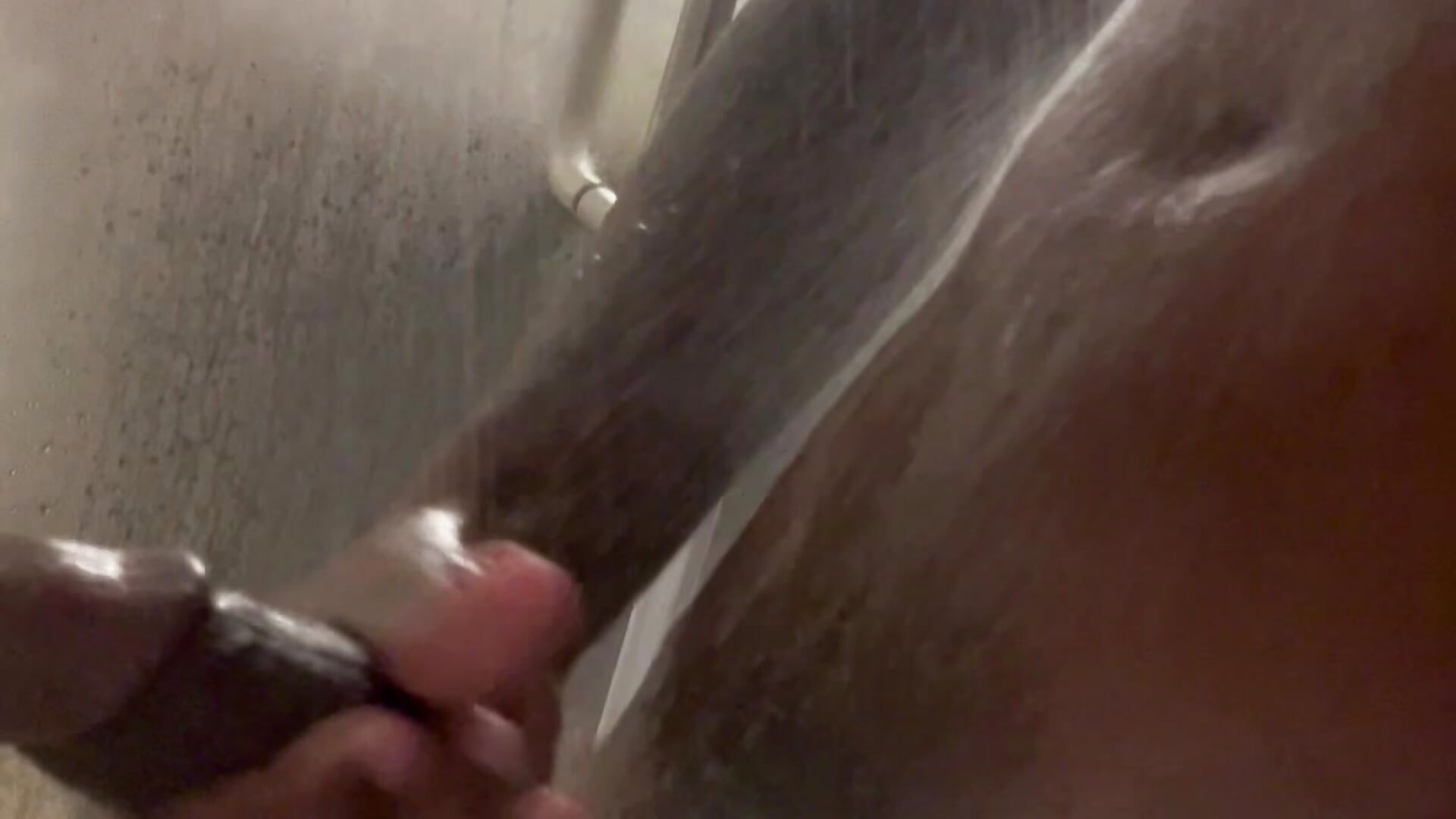 Shower Masturbation - video av HennyG0d cam model
