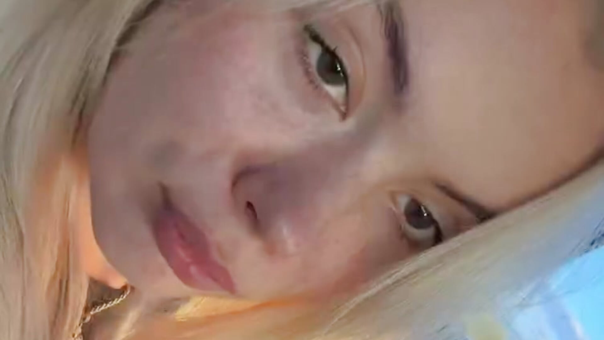 vid – video modela na kameri Omilia