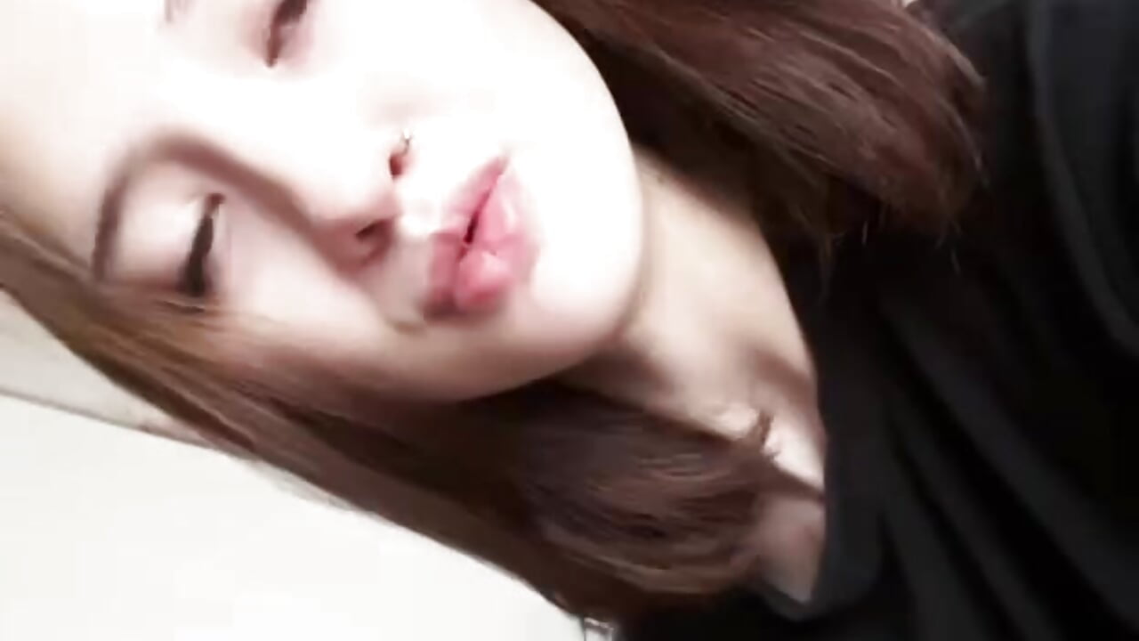 >< – video af JenCloud cam-model
