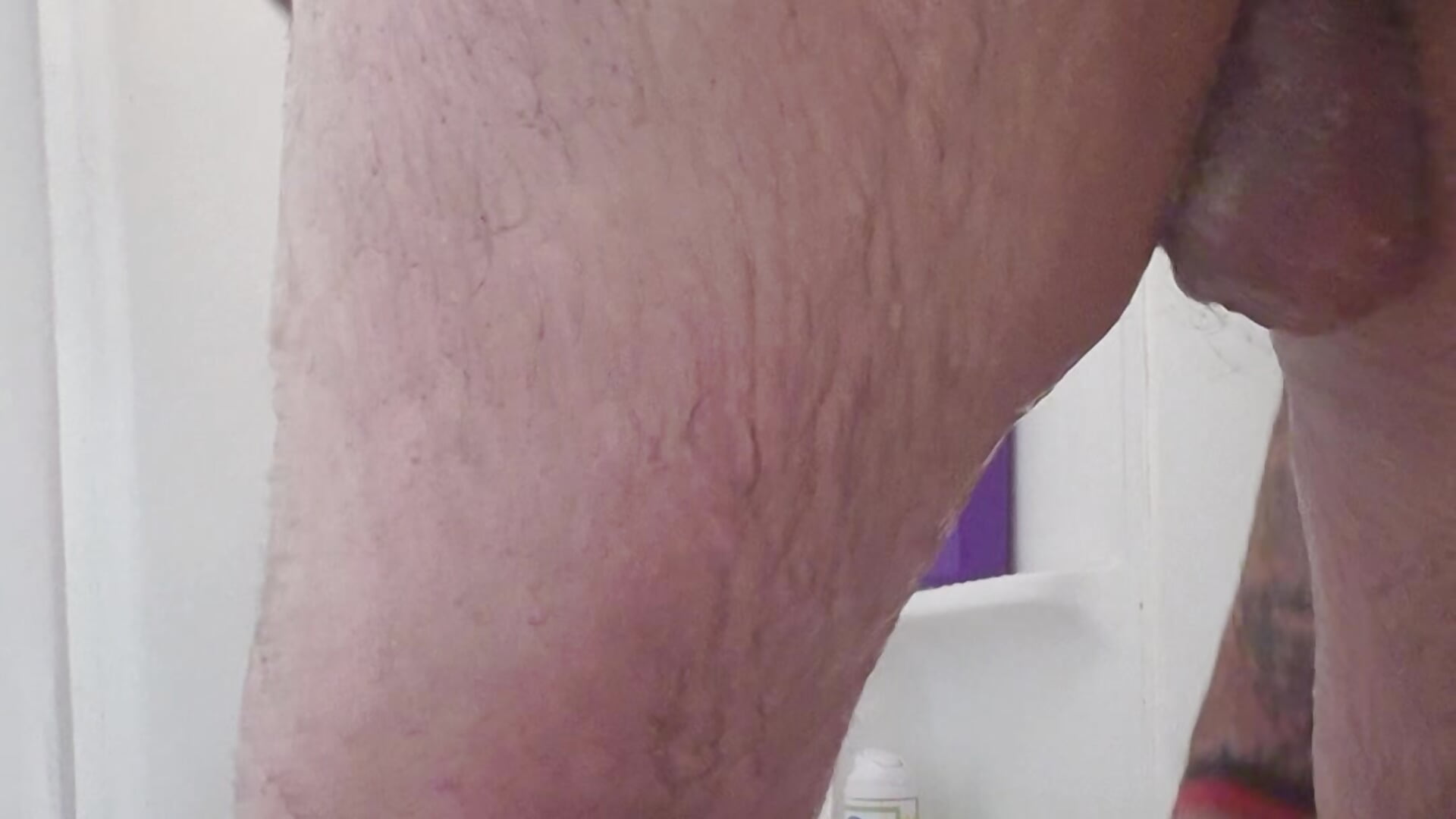 Shower cum – video modela na kameri SexxxySpence