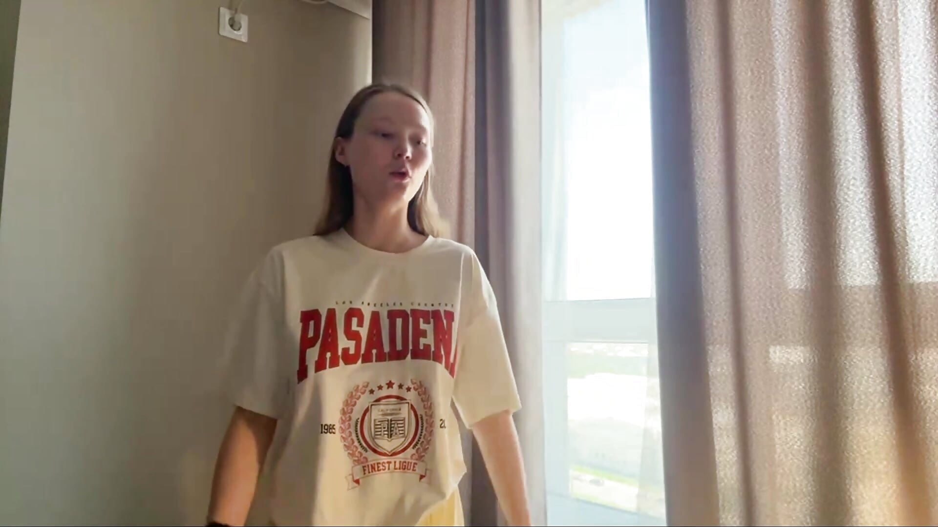 Just Being Me – видео вебкам-модели HelgaDonner