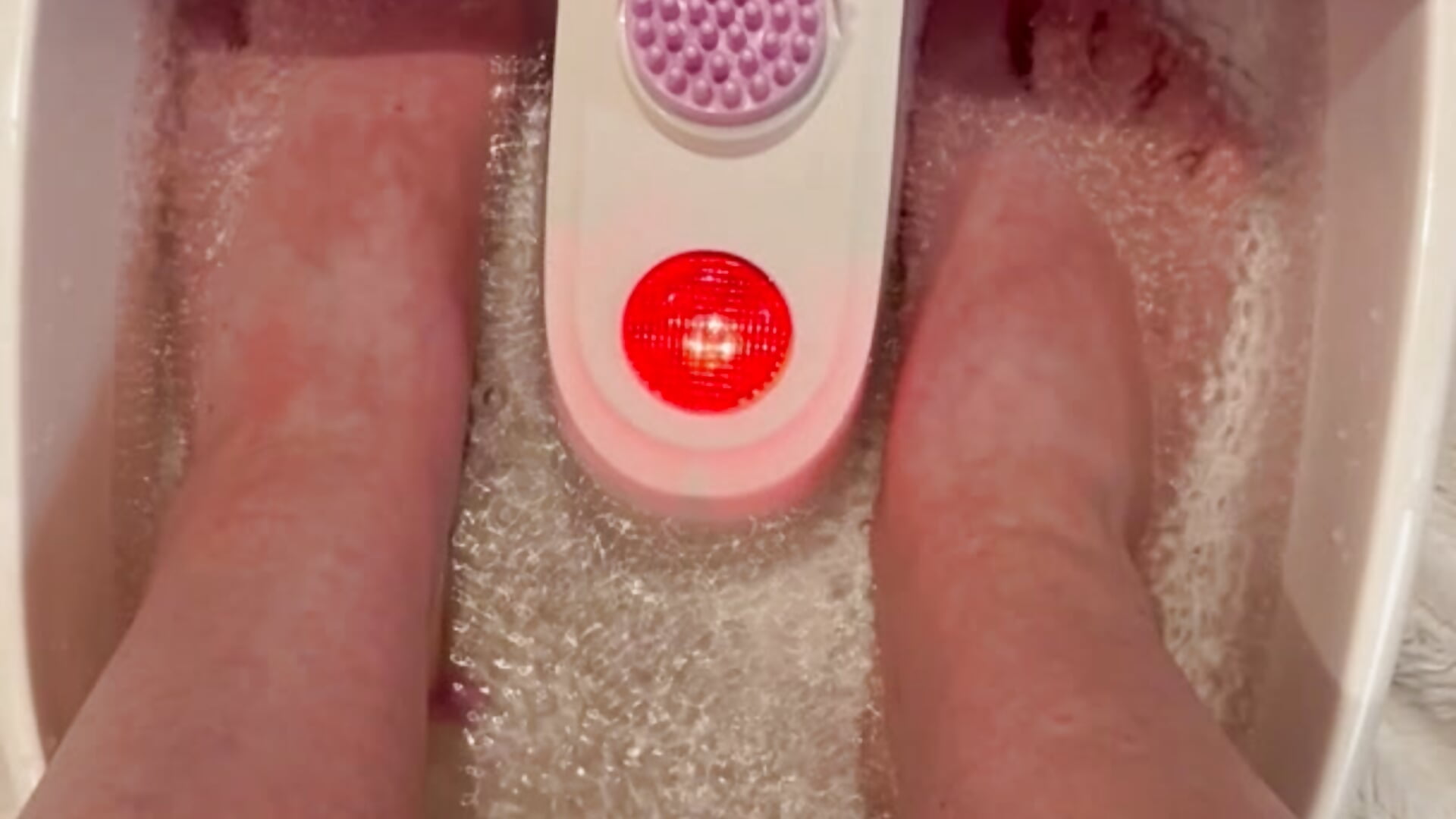Lovely foot spa 🦶 - video av Nicky-Jones cam-modell