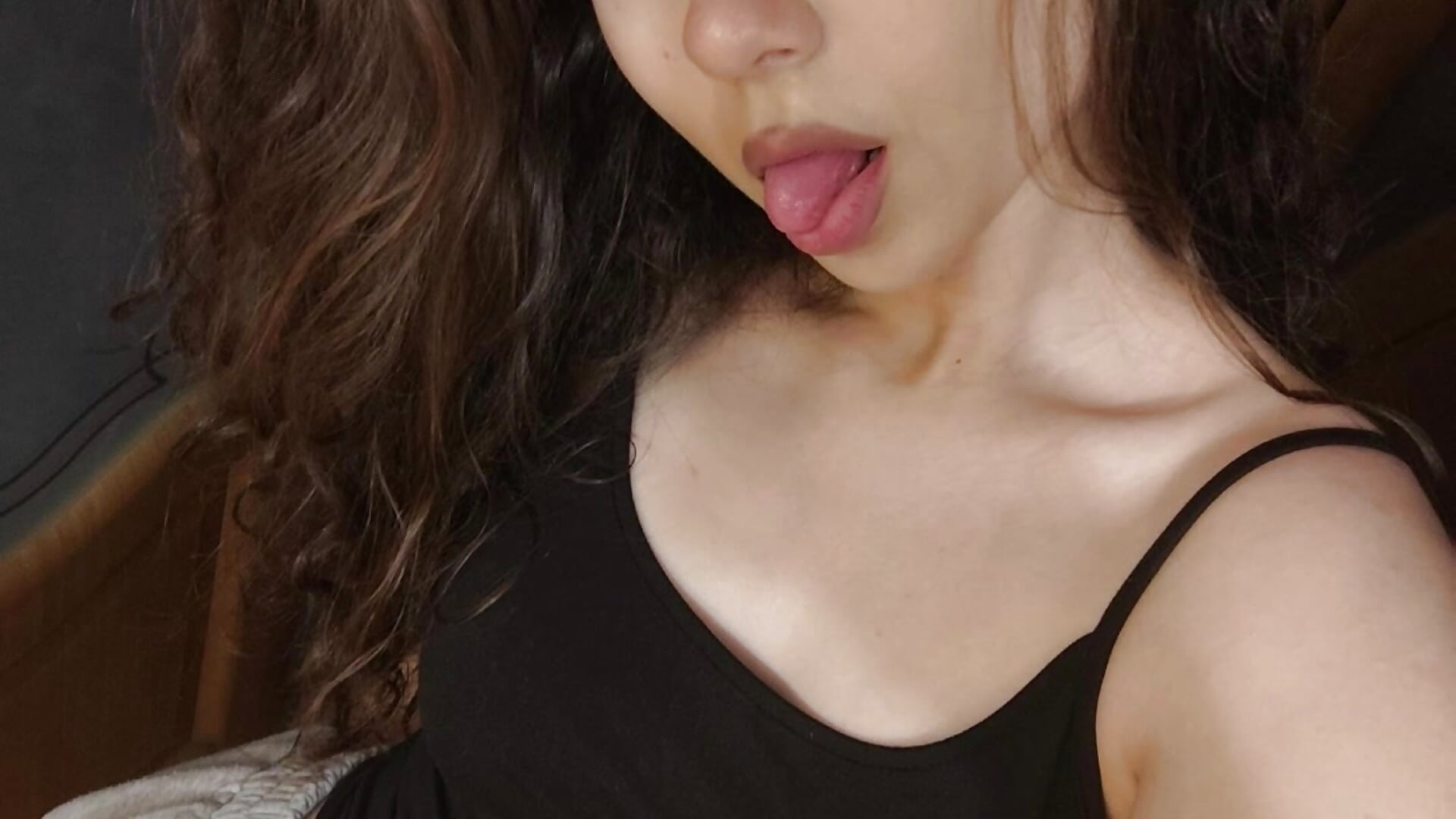 they put cobwebs on me) – video af HazyLoom cam-model