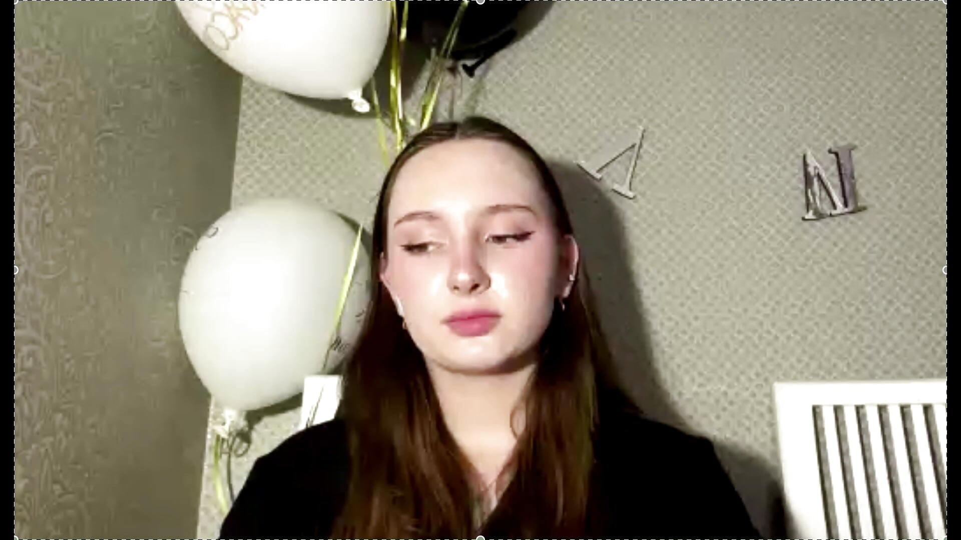 Worth the Look - clip cu LovieClausing model videochat