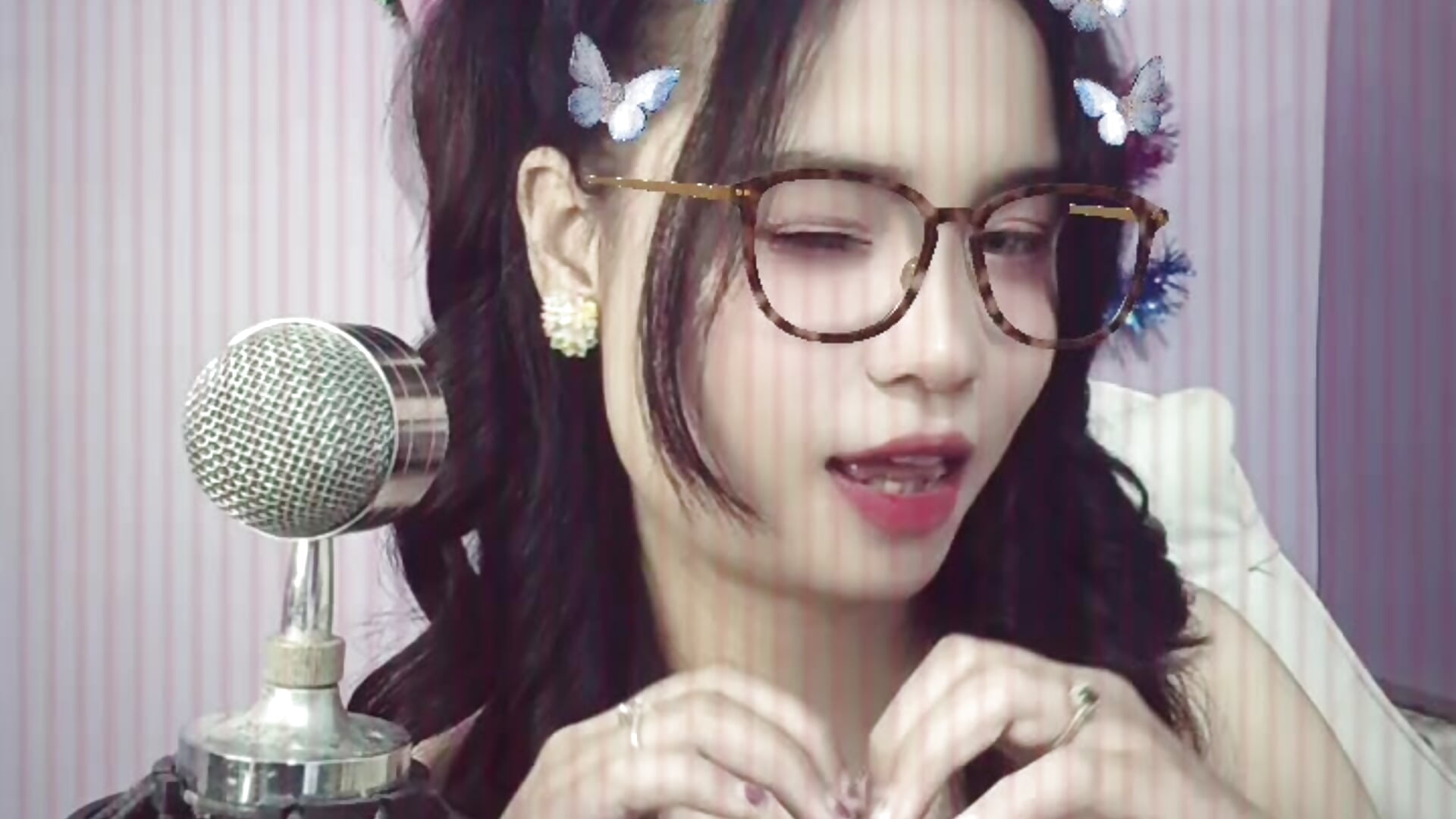 Reporting live from my bedroom lol - ValrieHofmann主播的视频