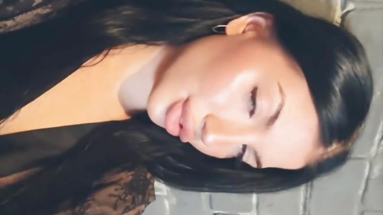 I admire my appearance at the start of the stream - video by DedraLeddon