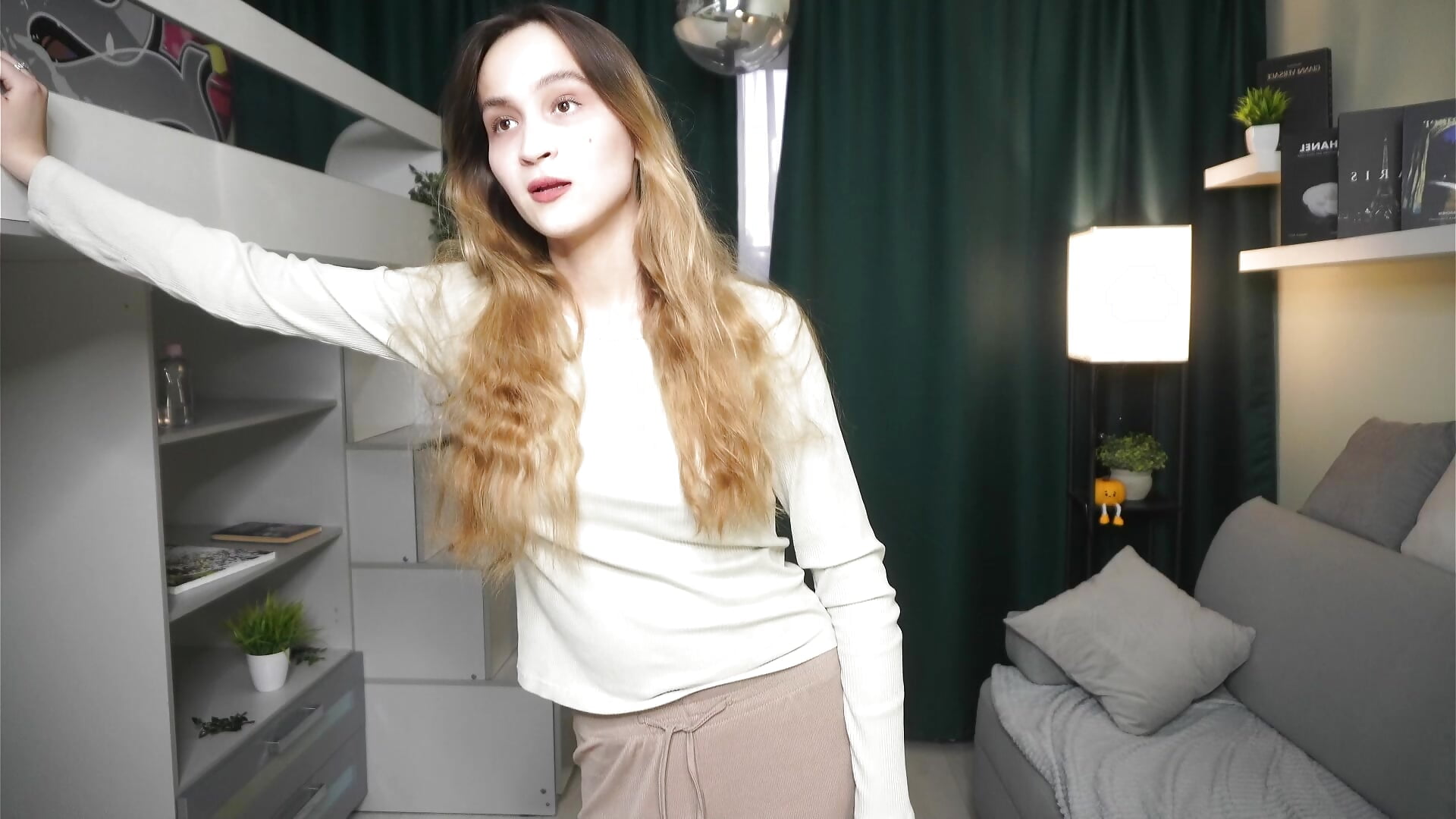 Hiiiii! nice to see u – video modela na kameri EwaSprinzl