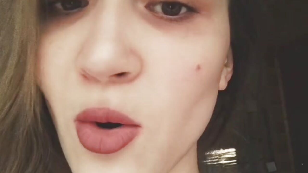 Just a little bit of me in my true form – video modela na kameri EwaSprinzl
