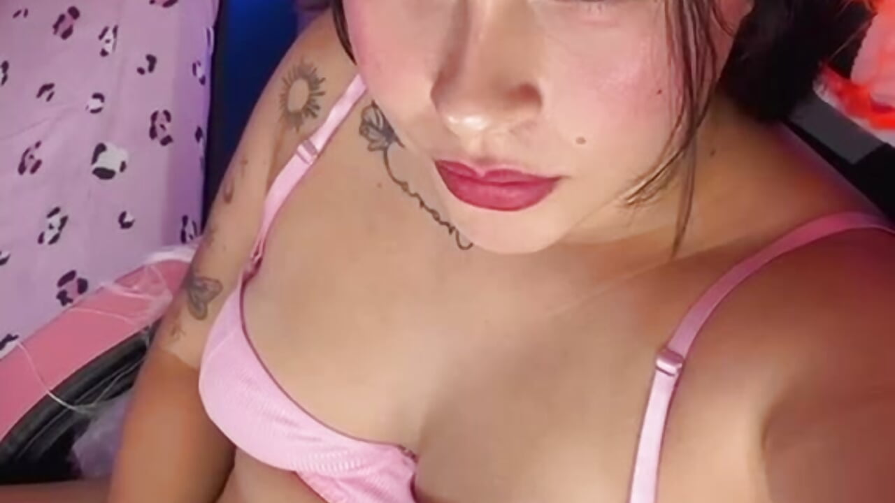 touching my pussy on top of my panties 😏🐰 - video av vagaro_11 cam-modell