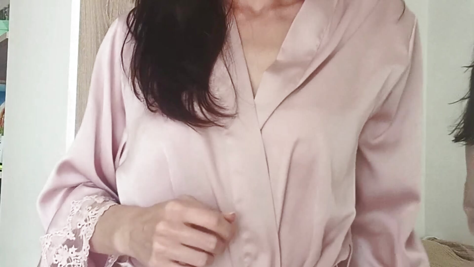 All alone at home in a lace robe! - Vídeo de Eileen_Hart, modelo de vídeos