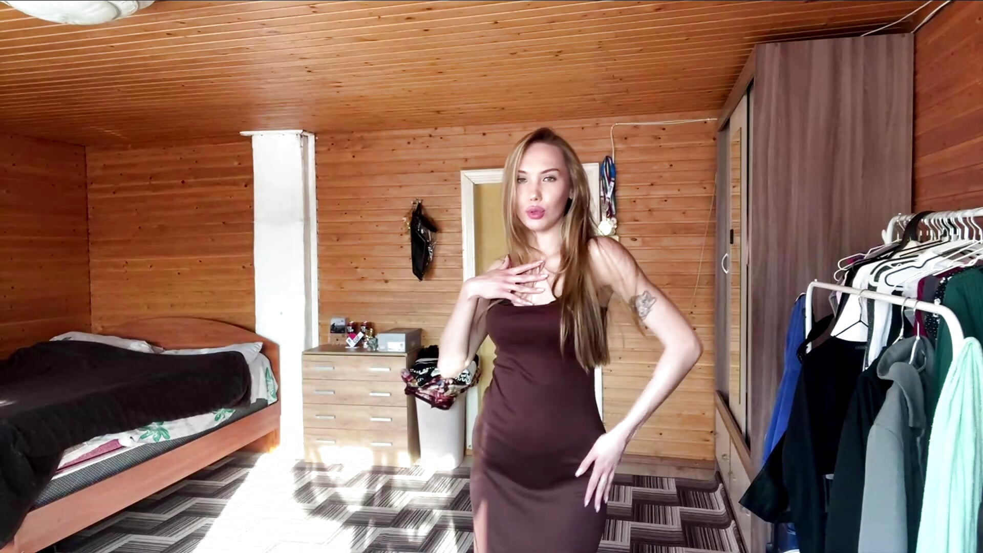Slowly becoming me – video af KarinaVarrato cam-model