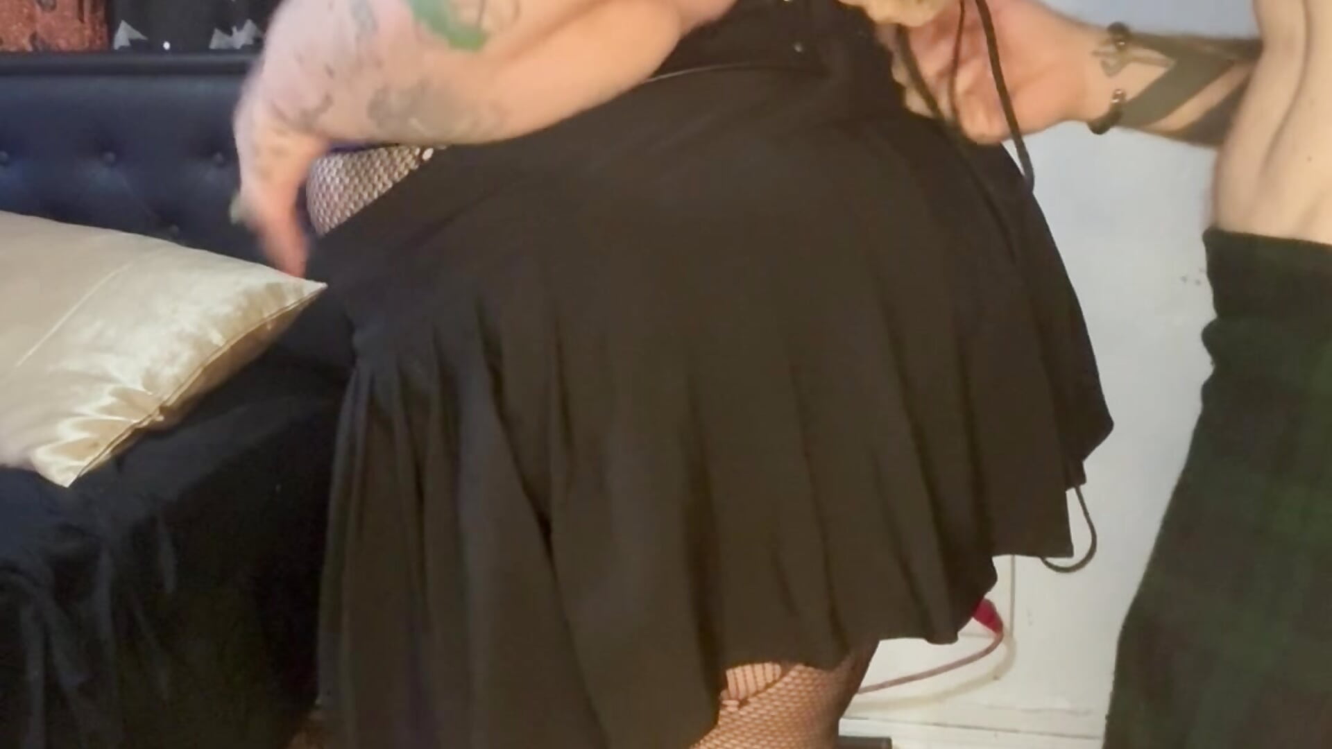 Thorson Helping Freja with her corset — filmik ThorsonFreja, modela(-lki) na kamerkach