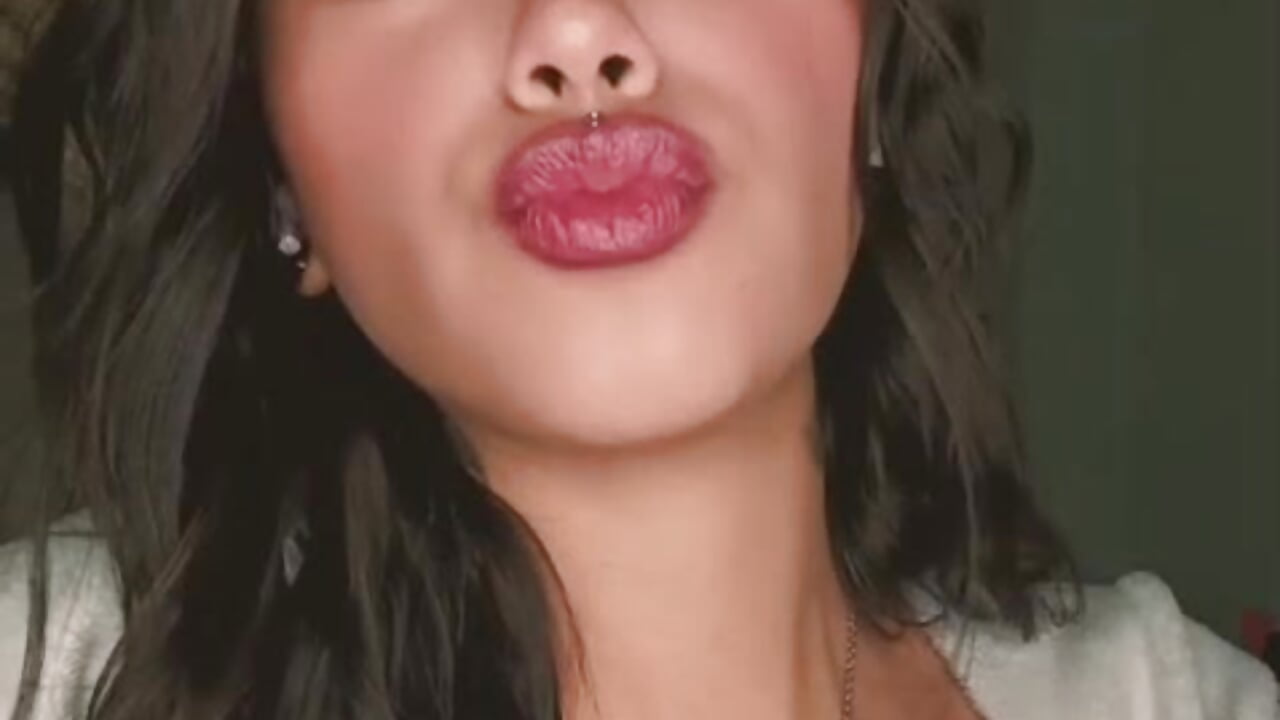 WhatsApp Video 2026-08-04 at 11,01,08 PM - відео від вебкаммоделі Kendall_b_
