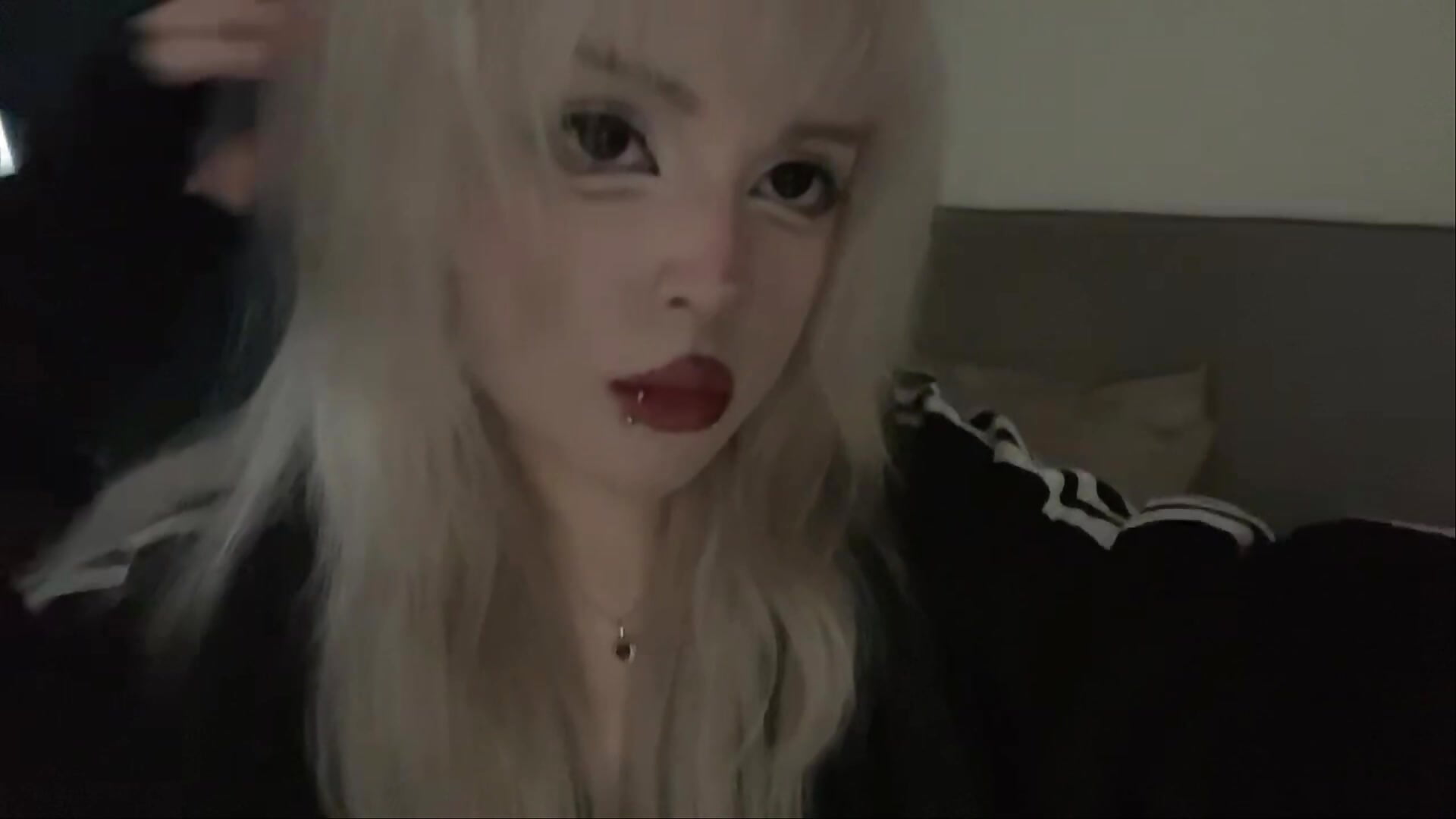 💅💅💅💅 - clip cu CoralBarra model videochat
