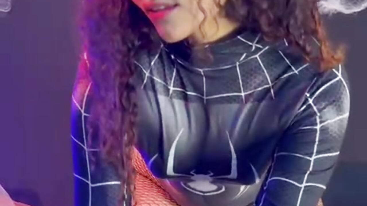 nikkiweennn - video by nikki_uwuu cam model