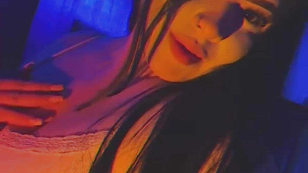 me 💖 – video modela na kameri Bloomie_01