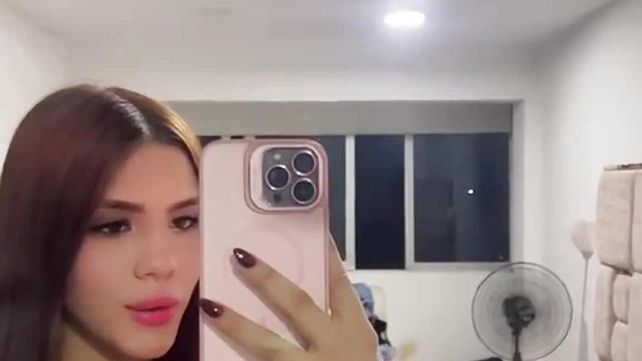WhatsApp Video 2026-08-10 at 9,59,25 PM – video modela na kameri Totally_glamorous_ggh
