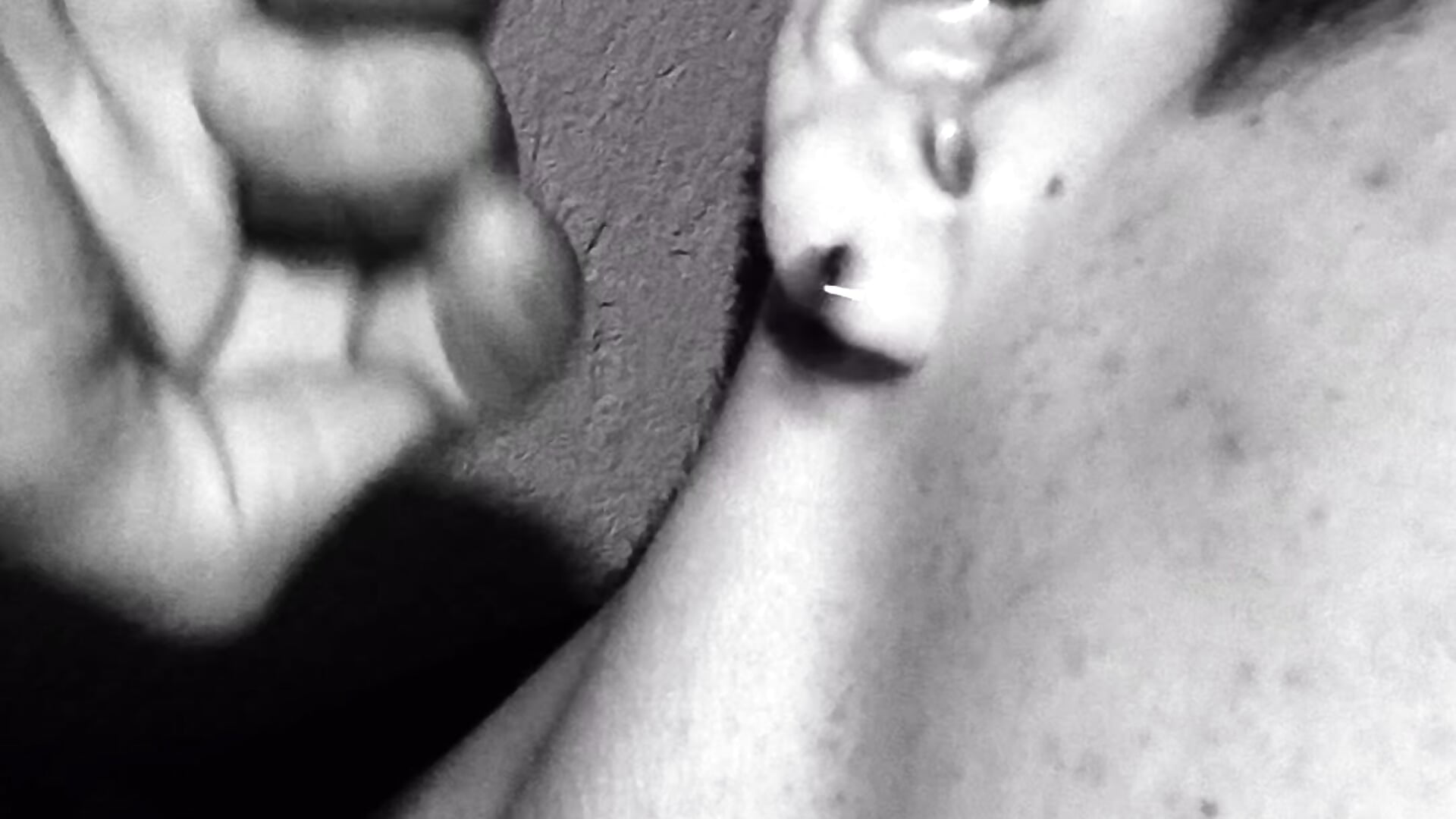 Piercings faciales - video của người mẫu cam Chakalon43