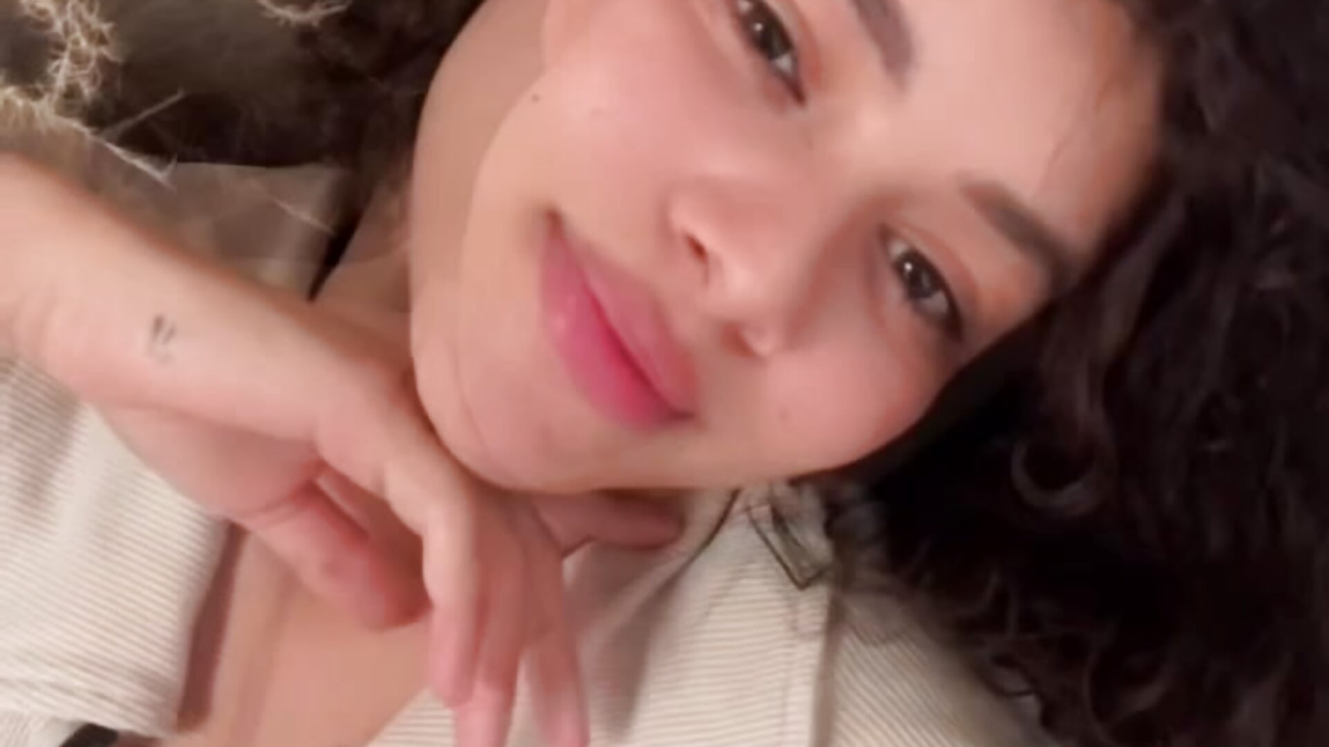 Besito para ti💗 - video di LorenaCurly modella di cam
