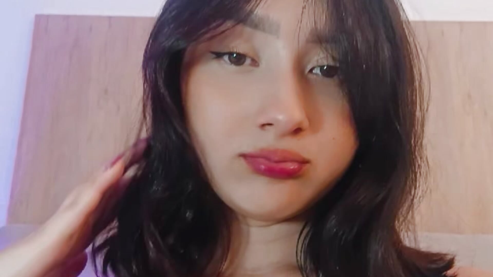 Hello 🧡 - video by Niina_Garcia cam model
