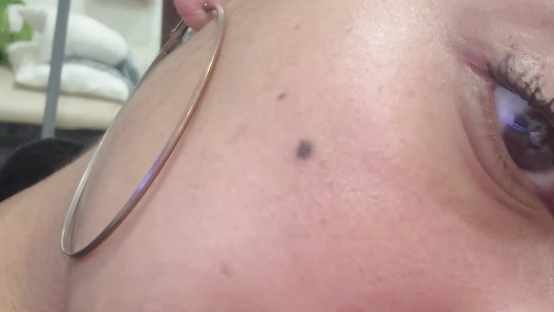 My piercings - סרטון של Isisgolden_, דוגמן/ית מצלמה