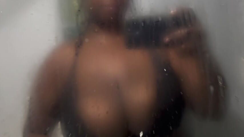 Busty Ebony Bouncing Tits - vídeo de bree40G