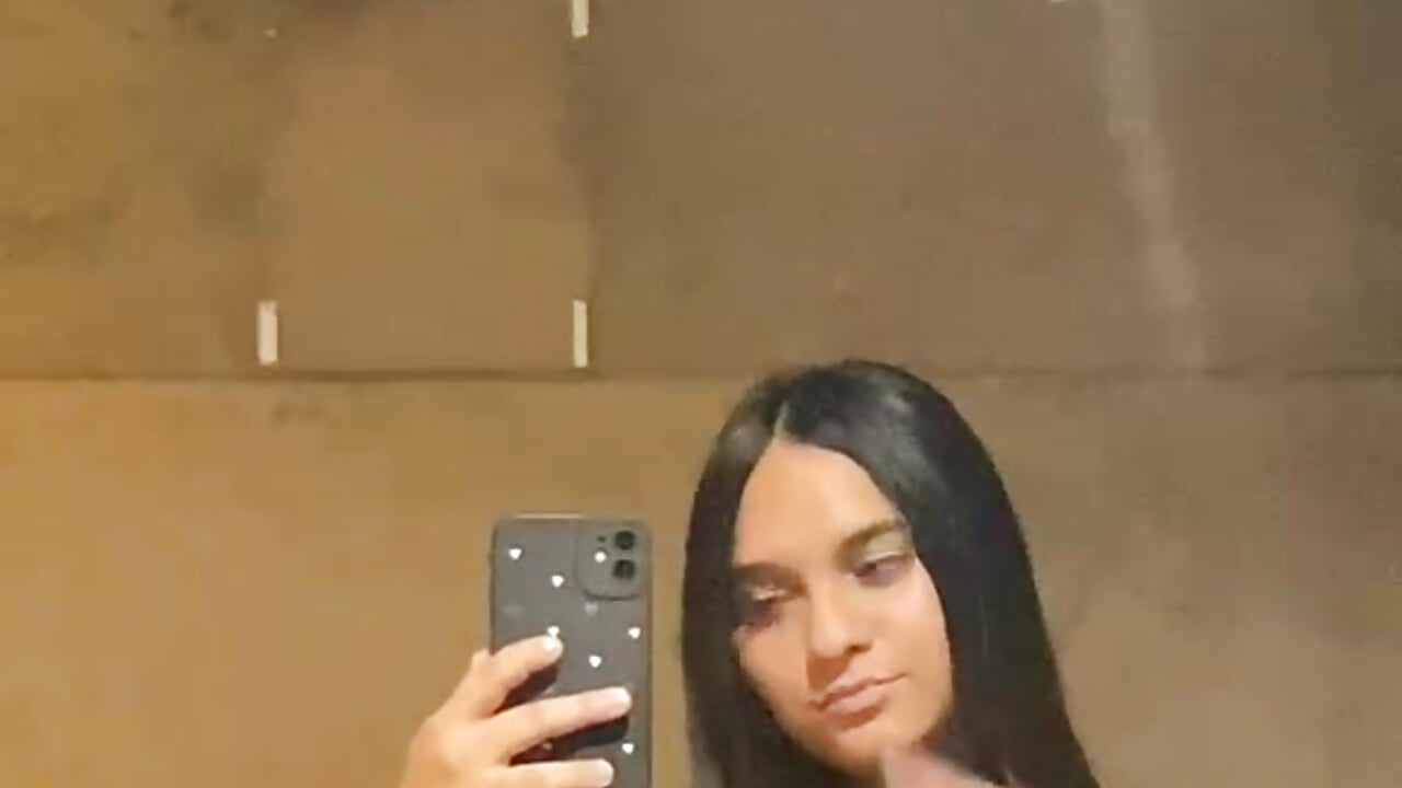 hey - clip cu Nova_hh model videochat