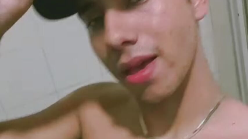 WhatsApp Video 2026-08-20 at 9,32,39 PM - video av sexylatin_boys cam-modell