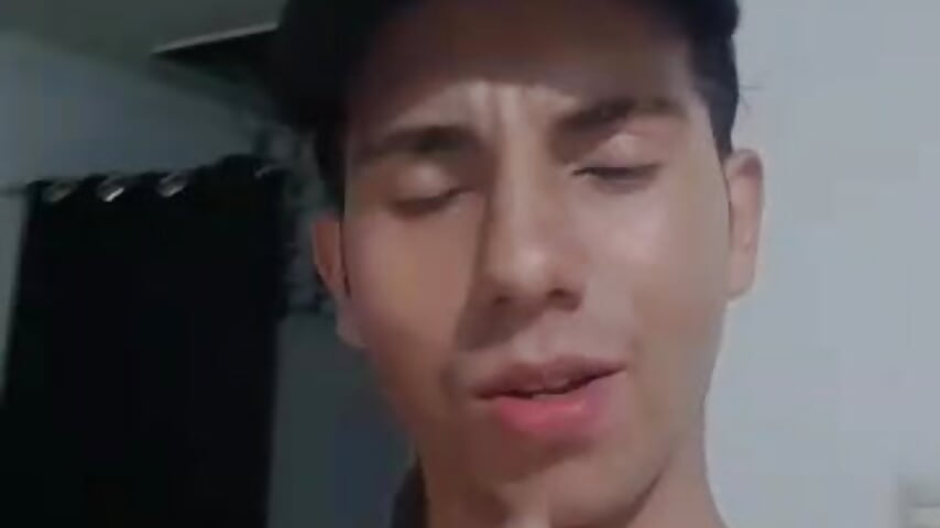 WhatsApp Video 2026-08-20 at 9,32,40 PM - video av sexylatin_boys cam-modell