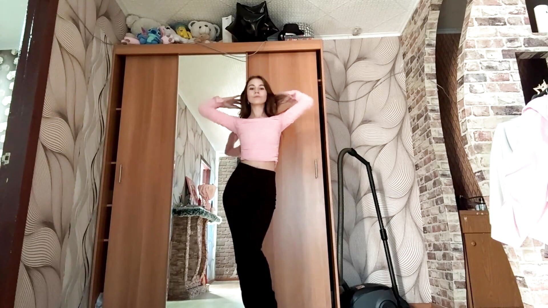 part of my dance 1 - فيديو من GoodYanan موديل الكام
