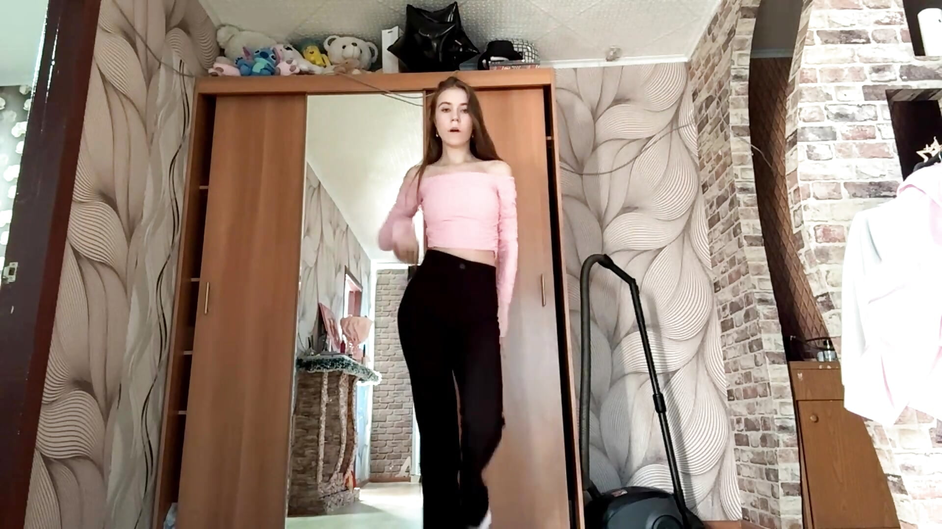 part of my dance 2 - فيديو من GoodYanan موديل الكام