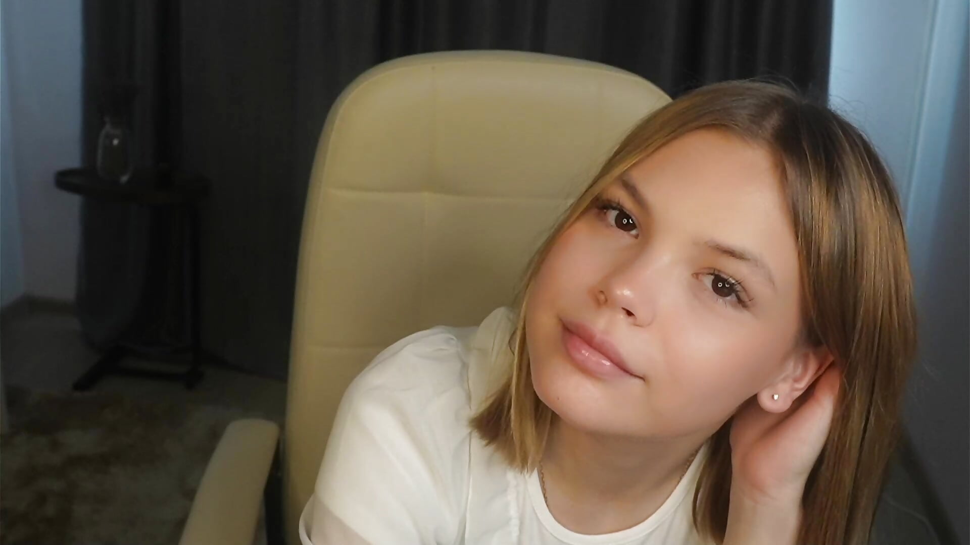 Hey.It's me:) - video by EunicePhurrough