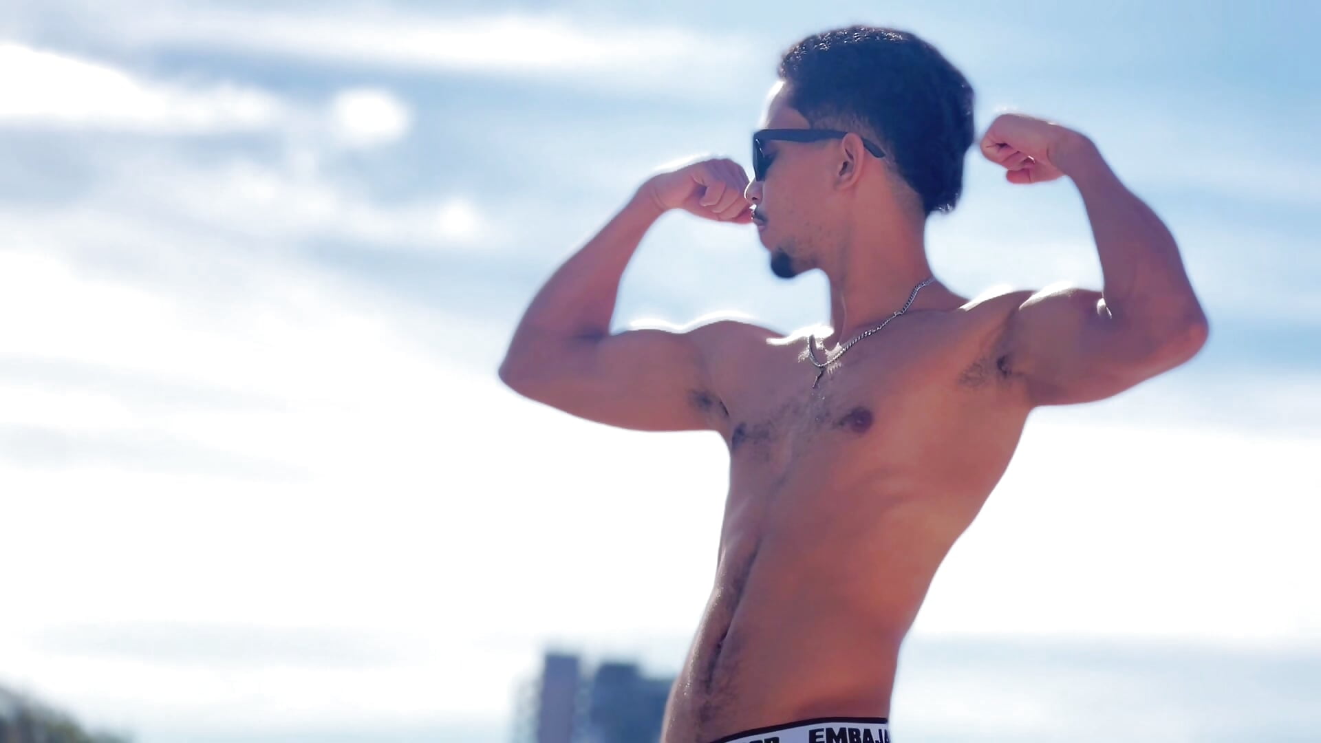 DrakeFoxx - Video Tren Model Kamera 1204