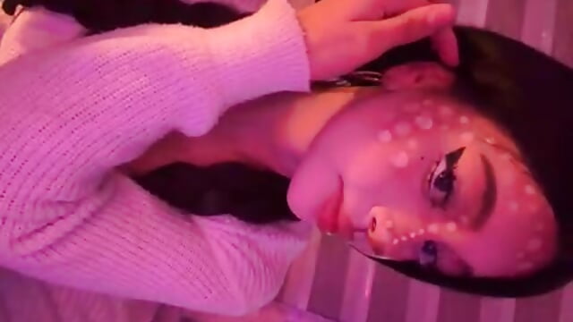 🦌 – video modela na kameri hanna_uwwu