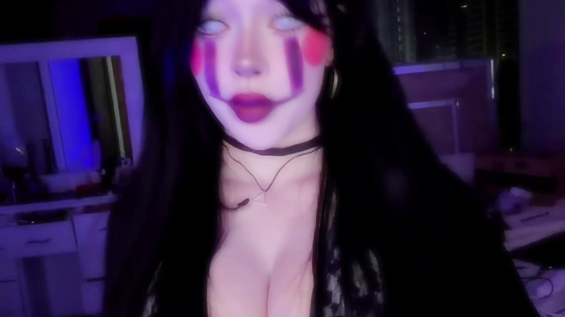 Se asustaron ? hahaha 🤓🎃 - video by hanna_uwwu cam model