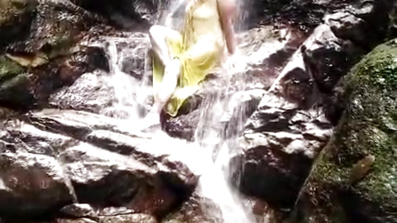 Bathing in nature - clip cu _Evalina_ model videochat