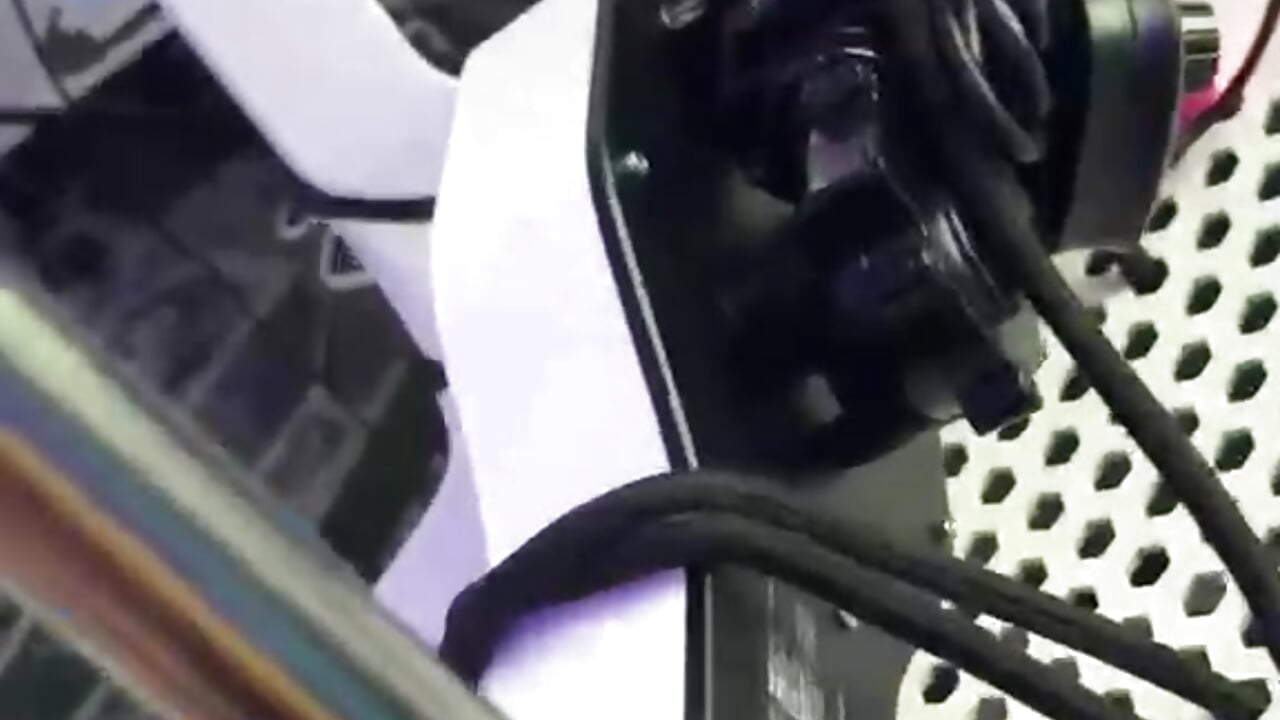 A brunette getting fucked by my machine - відео від вебкаммоделі Fluffy_Curls