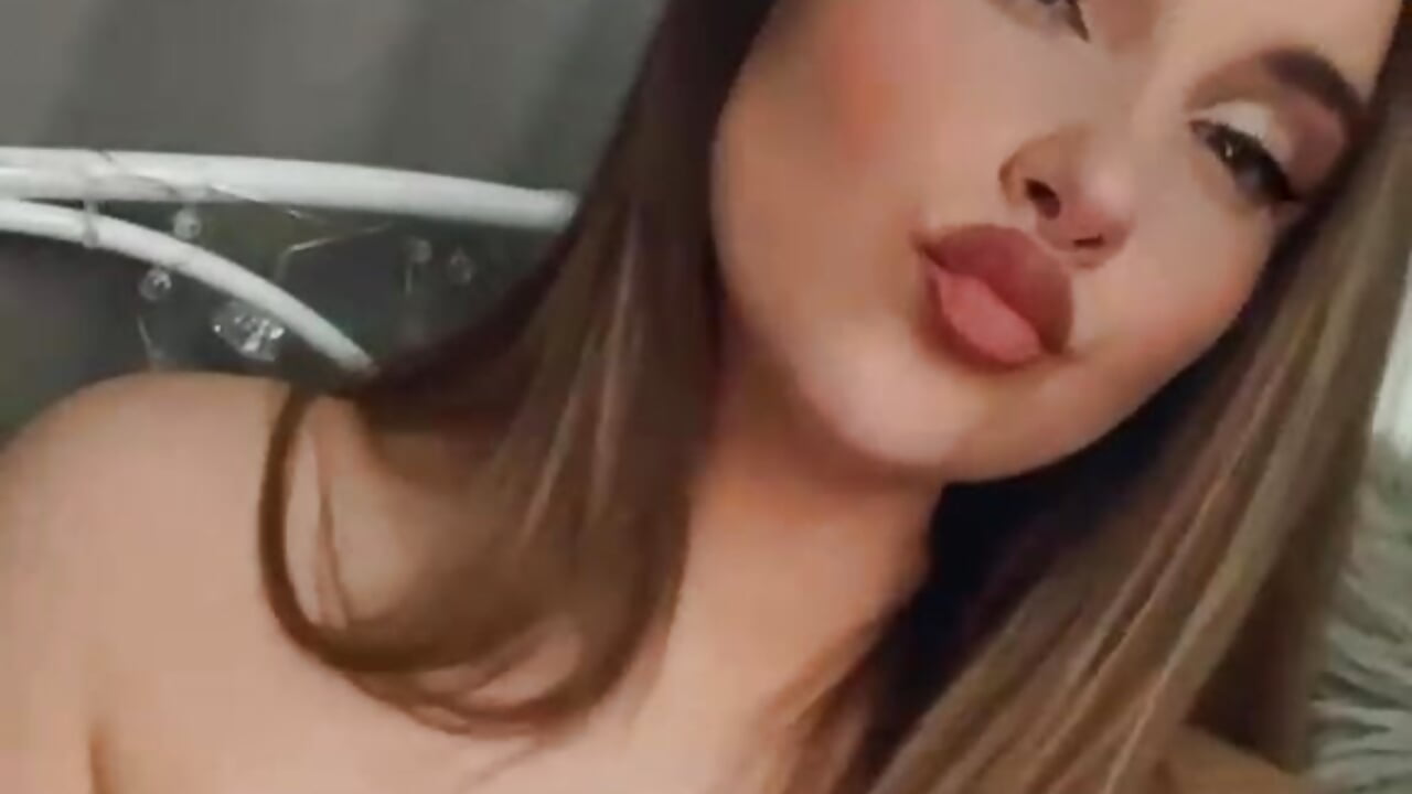Me x - video by Carlysweett