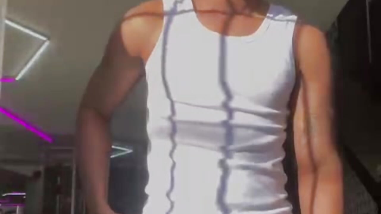 SHOW GYM 🔥 - vidéo du modèle de showcams pressstartandplay