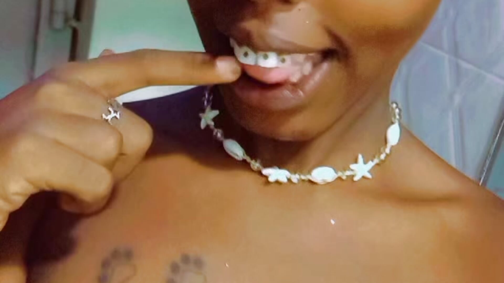 💧 - video van AnneLucy cam-model