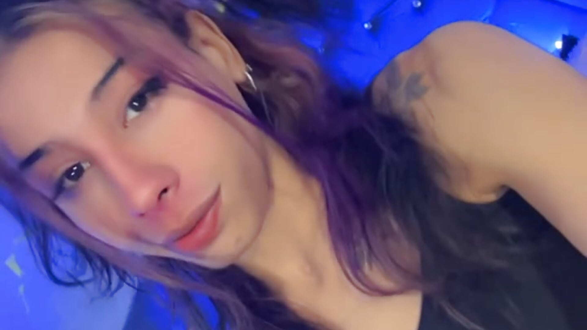 ✨ - فيديو من sexyhornyx_ موديل الكام