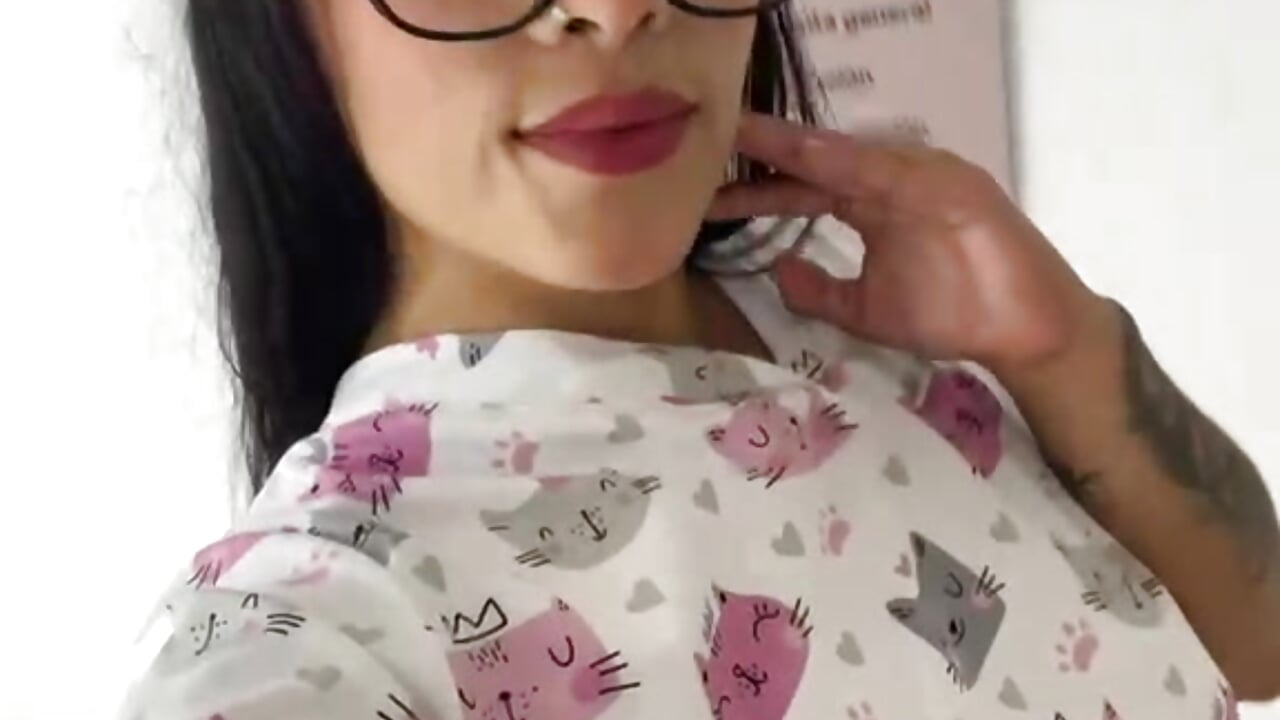 your sexy veterinarian 😏 - 視頻由 Layla_Revers 主播提供