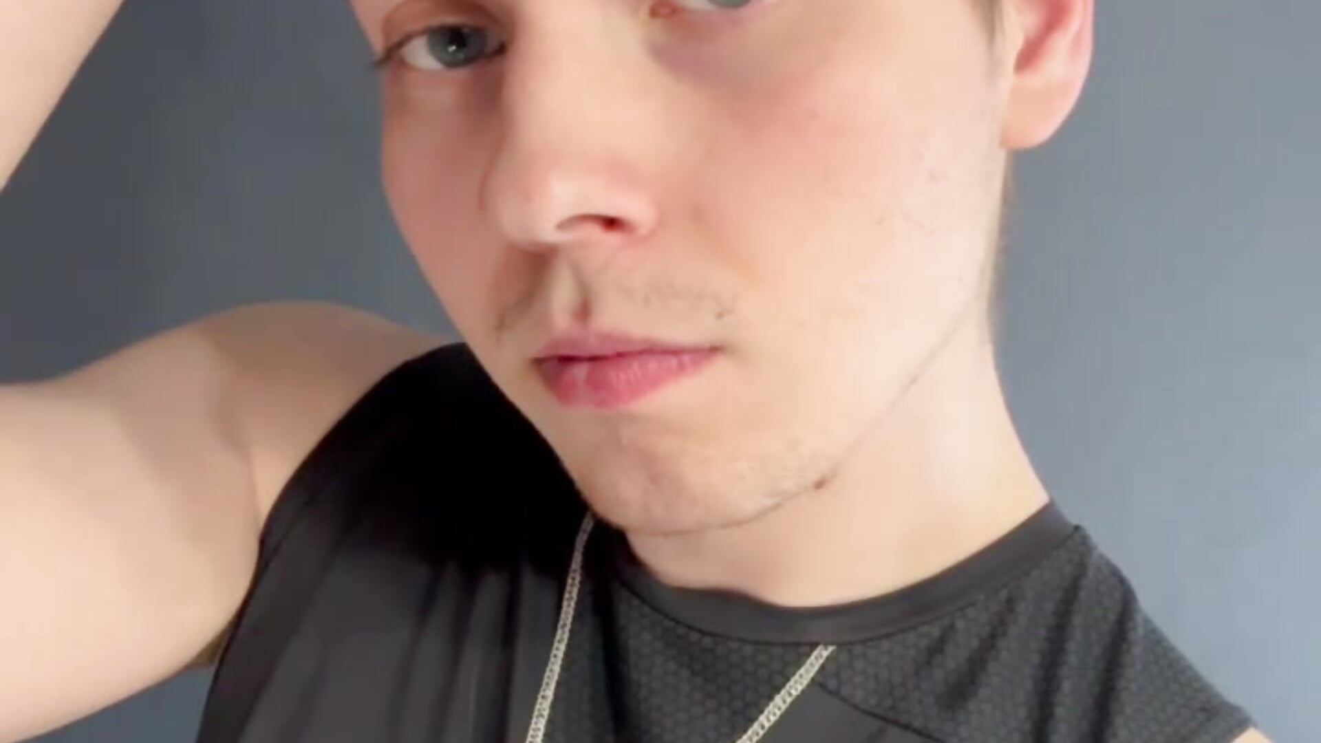 Ethan – video modela na kameri lilynzery