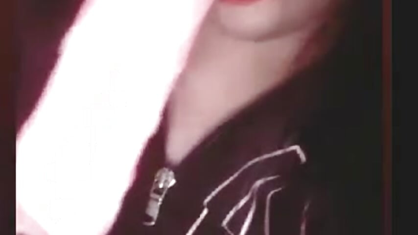 La mia amica che succhia per te zoccola - video by Azzurra1234 cam model